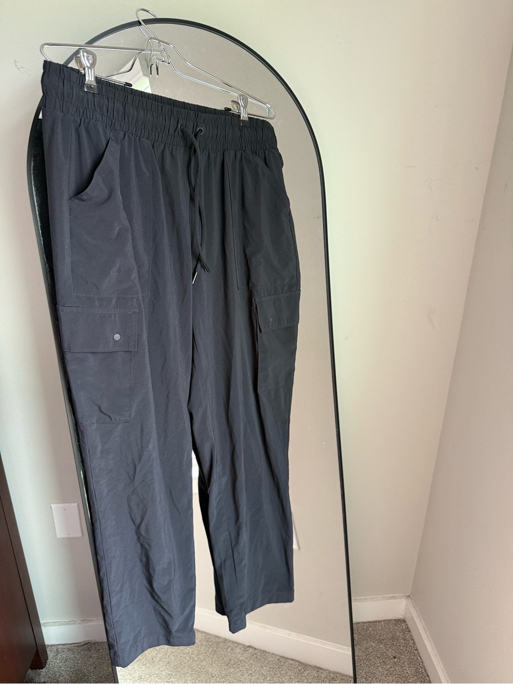 We Wander Rosa Commuter woven tapered ankle pants workout hiking outdoor